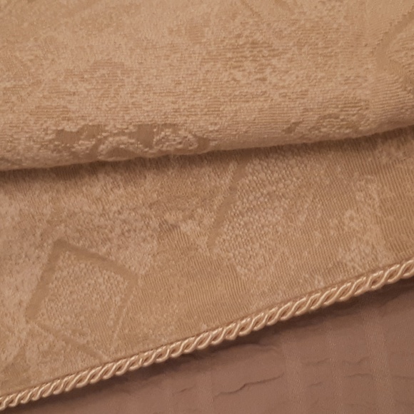 Hotel throw blanket - Picture 9 of 12